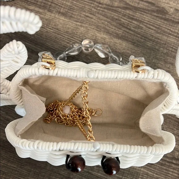 Savannah White Crab-Shaped Bag 🦀✨👜